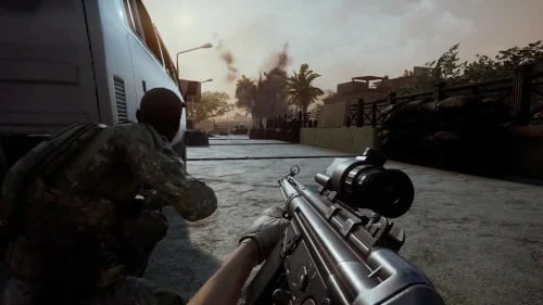 Insurgency: Sandstorm squad clearing an objective in a Checkpoint co-op mission on a multiplayer server